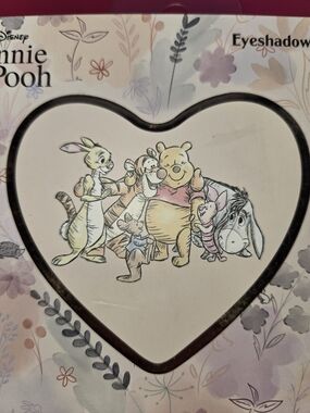 Disney Winnie the Pooh Heart Eyeshadow Palette - Pastel Illustration